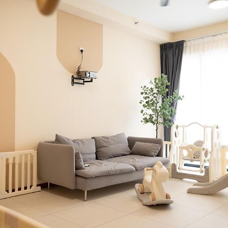 Fantasy Funland Retreat By The Only Bnb Tanjung Tokong Exterior foto